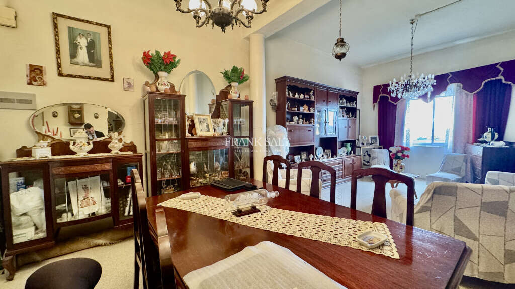 Valletta, 3 Bedrooms Bedrooms, ,1 BathroomBathrooms,For Sale,FRSA-046683