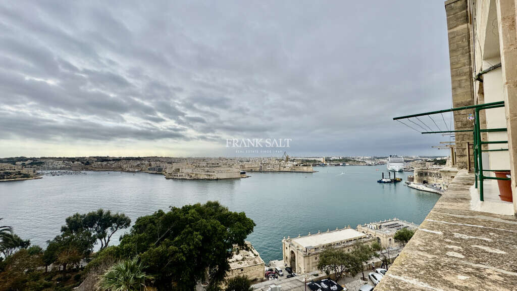 Valletta, 3 Bedrooms Bedrooms, ,1 BathroomBathrooms,For Sale,FRSA-046683