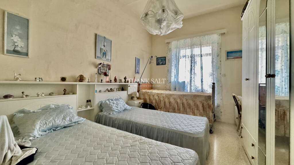 Valletta, 3 Bedrooms Bedrooms, ,1 BathroomBathrooms,For Sale,FRSA-046683