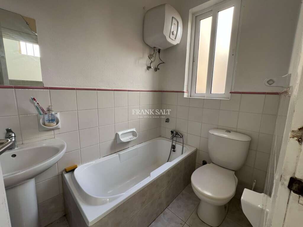 Sliema, 3 Bedrooms Bedrooms, ,2 BathroomsBathrooms,For Sale,FRSA-919678