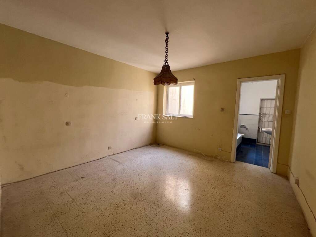 Sliema, 3 Bedrooms Bedrooms, ,2 BathroomsBathrooms,For Sale,FRSA-919678