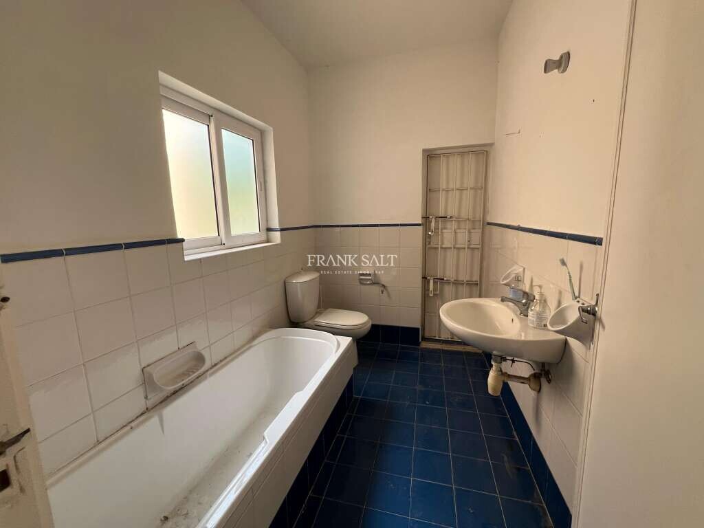 Sliema, 3 Bedrooms Bedrooms, ,2 BathroomsBathrooms,For Sale,FRSA-919678