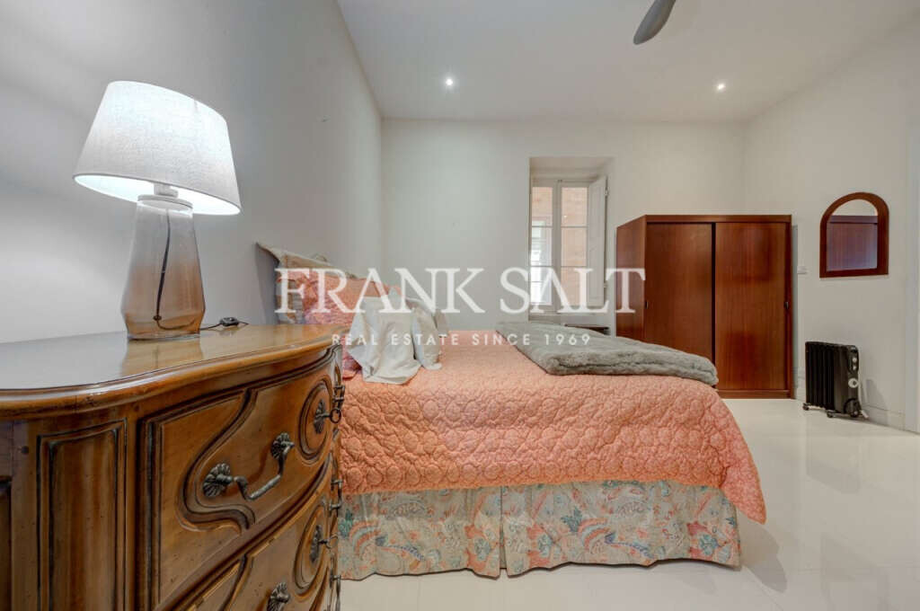 Sliema, 3 Bedrooms Bedrooms, ,2 BathroomsBathrooms,For Sale,FRSA-320392
