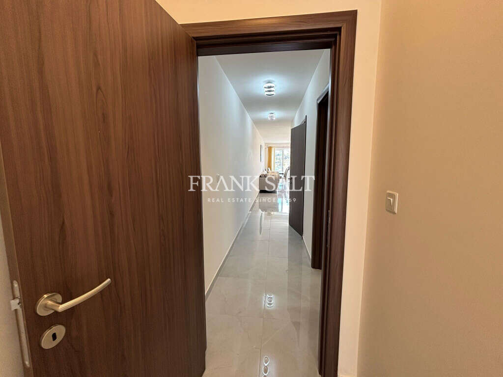 Pembroke, 2 Bedrooms Bedrooms, ,2 BathroomsBathrooms,For Sale,FRSA-919480