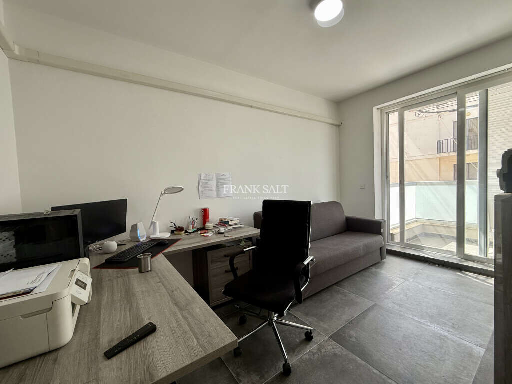 Swieqi, 3 Bedrooms Bedrooms, ,1 BathroomBathrooms,For Sale,FRSA-919437