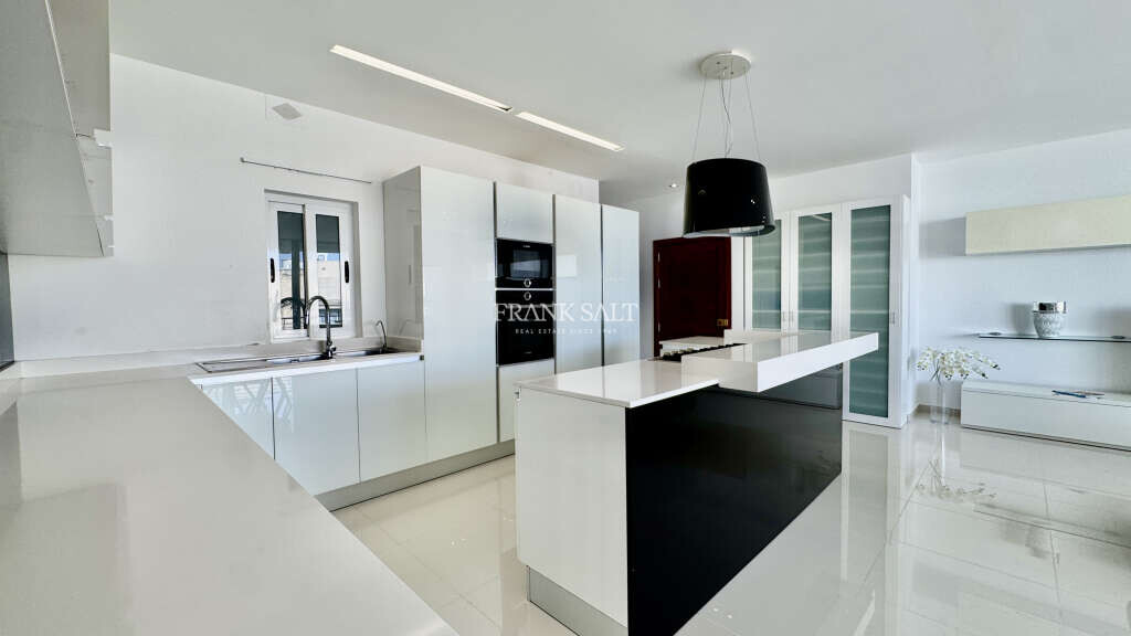 Swieqi, 3 Bedrooms Bedrooms, ,1 BathroomBathrooms,For Sale,FRSA-919370