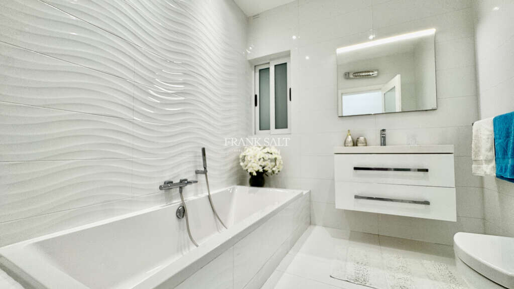 Swieqi, 3 Bedrooms Bedrooms, ,1 BathroomBathrooms,For Sale,FRSA-919370