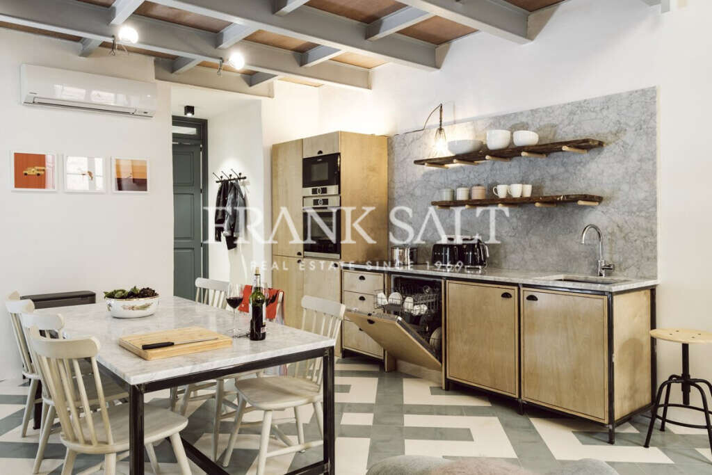 Valletta, ,5 BathroomsBathrooms,For Sale,FRSA-919074