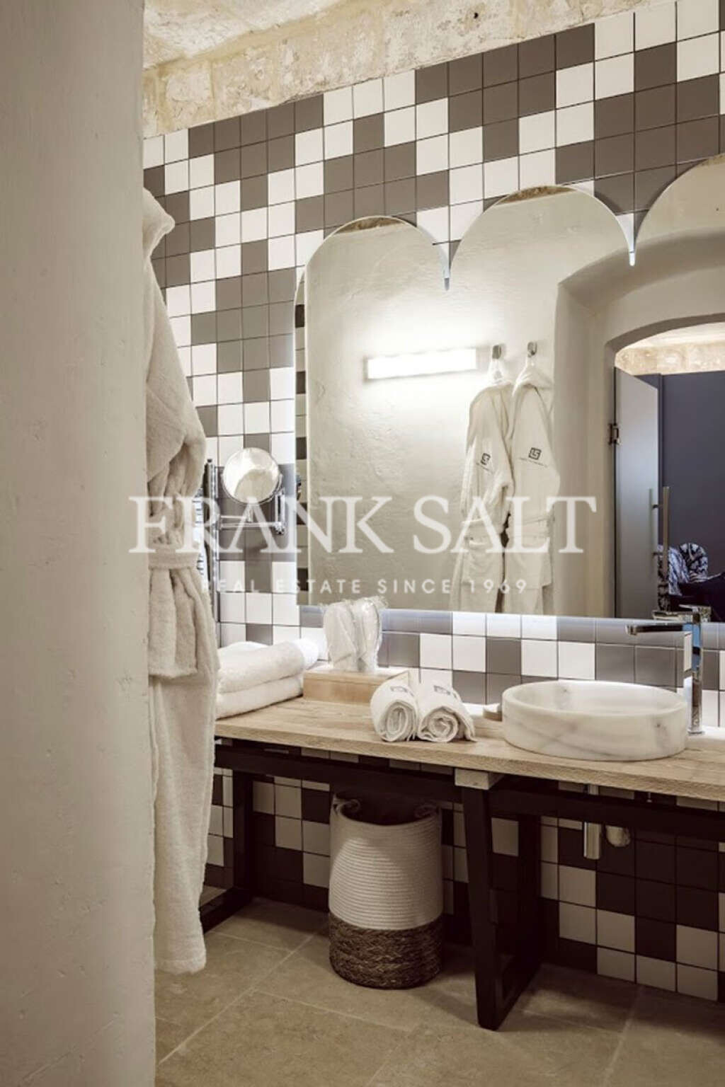 Valletta, ,5 BathroomsBathrooms,For Sale,FRSA-919074