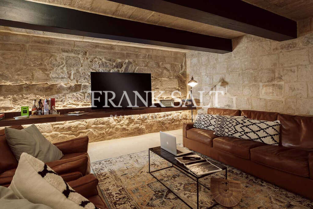 Valletta, ,5 BathroomsBathrooms,For Sale,FRSA-919074