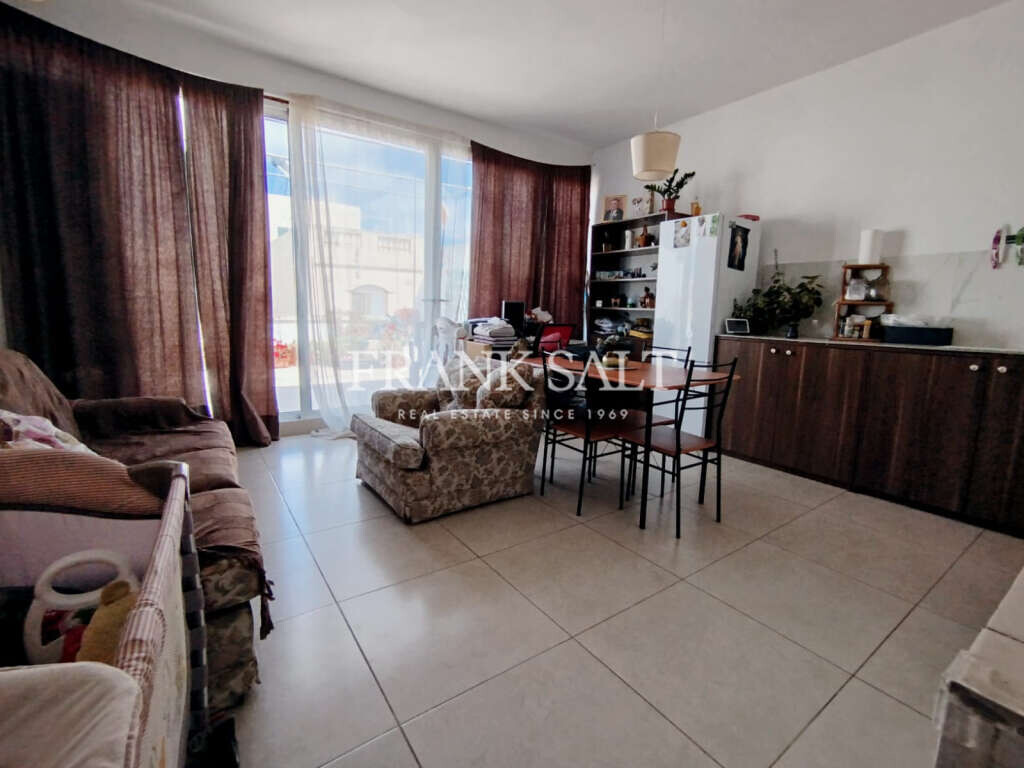 Zabbar, 2 Bedrooms Bedrooms, ,2 BathroomsBathrooms,For Sale,FRSA-919169