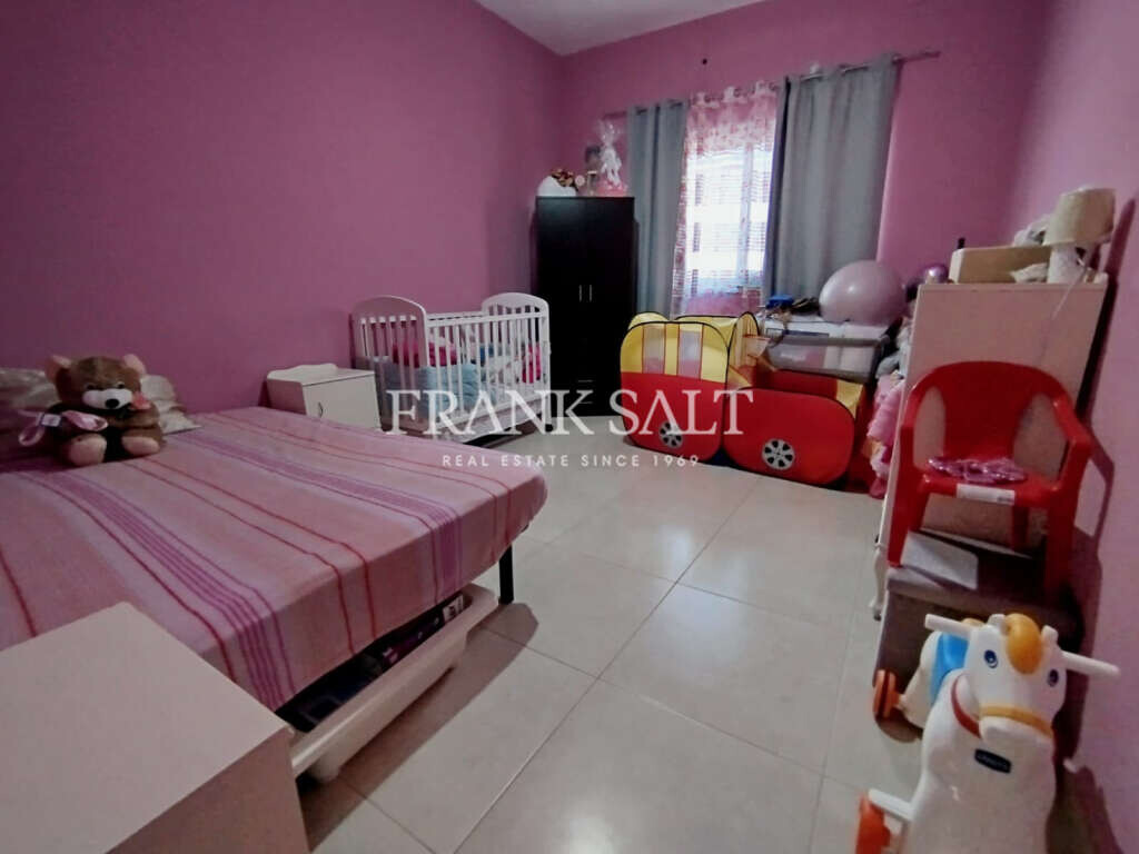 Zabbar, 2 Bedrooms Bedrooms, ,2 BathroomsBathrooms,For Sale,FRSA-919169