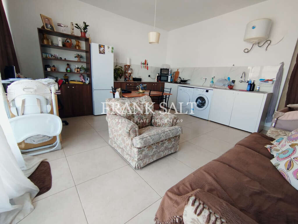 Zabbar, 2 Bedrooms Bedrooms, ,2 BathroomsBathrooms,For Sale,FRSA-919169