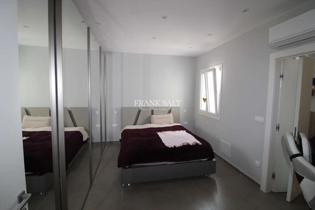 Swieqi, 3 Bedrooms Bedrooms, ,For Sale,FRSA-918642