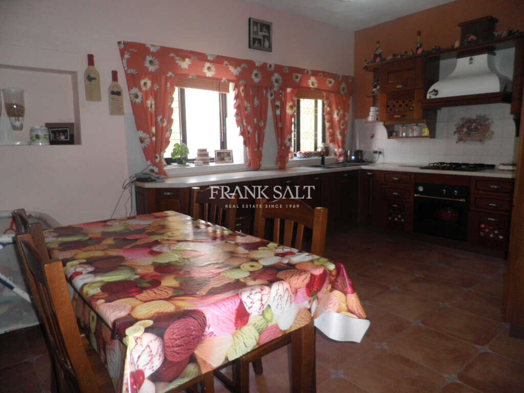 Zabbar, 3 Bedrooms Bedrooms, ,1 BathroomBathrooms,For Sale,FRSA-413143