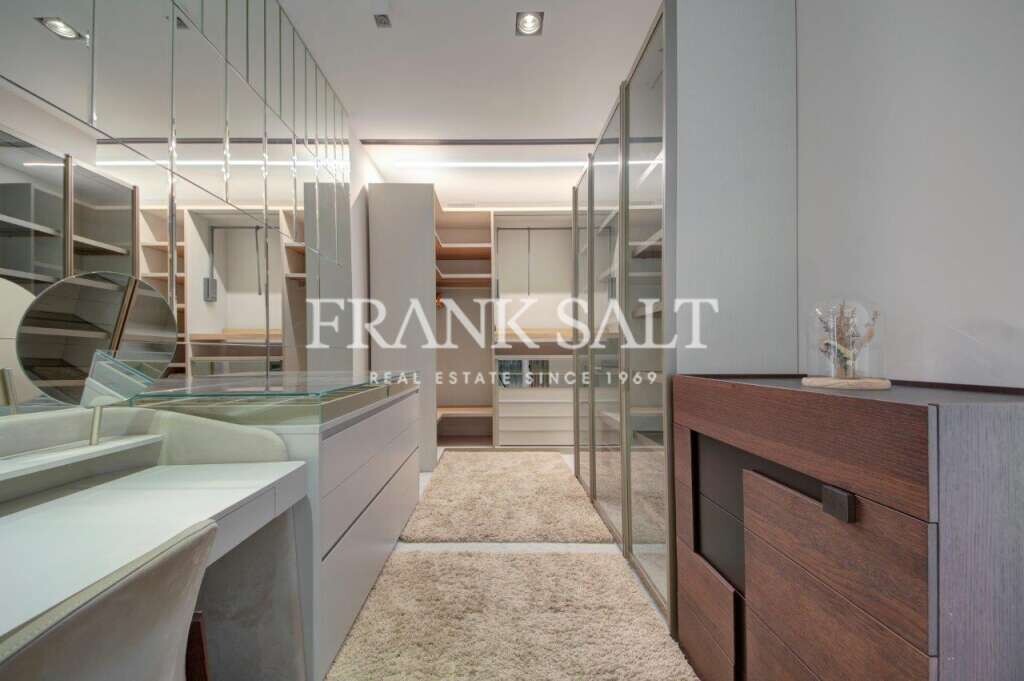Tigne Point, 3 Bedrooms Bedrooms, ,1 BathroomBathrooms,For Sale,FRSA-045347