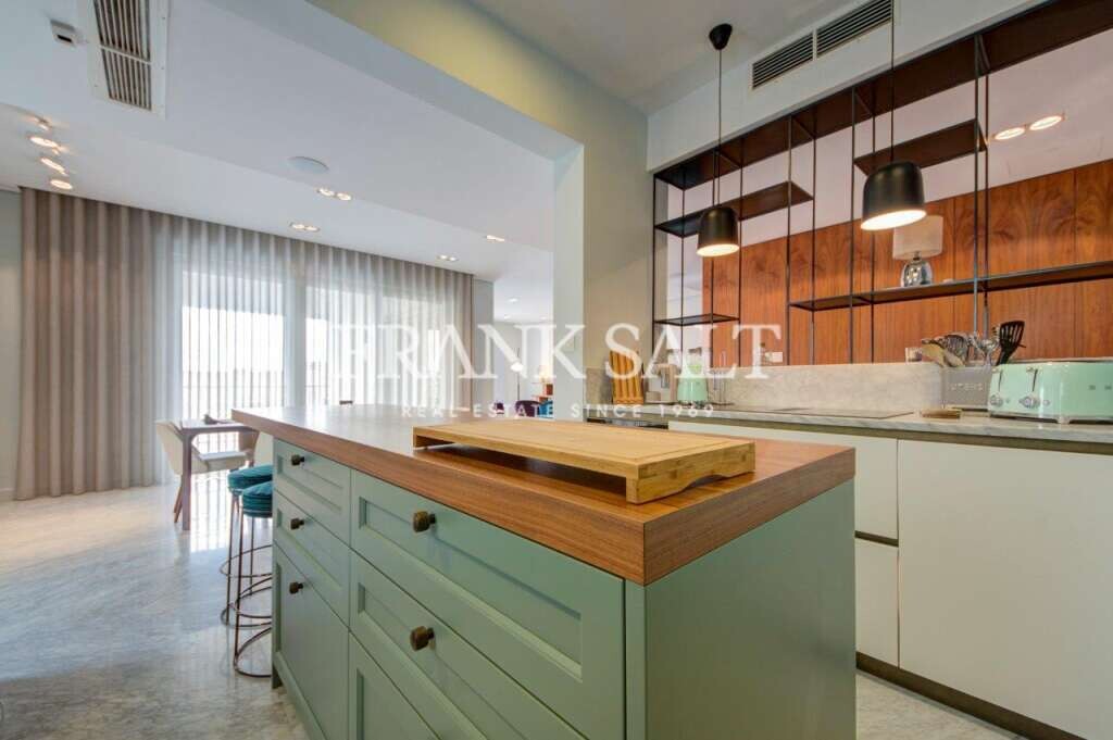 Tigne Point, 3 Bedrooms Bedrooms, ,1 BathroomBathrooms,For Sale,FRSA-045347