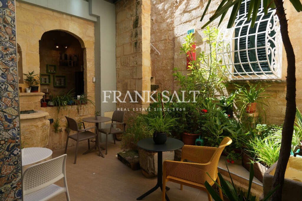 Qormi, 7 Bedrooms Bedrooms, ,For Sale,FRSA-918949
