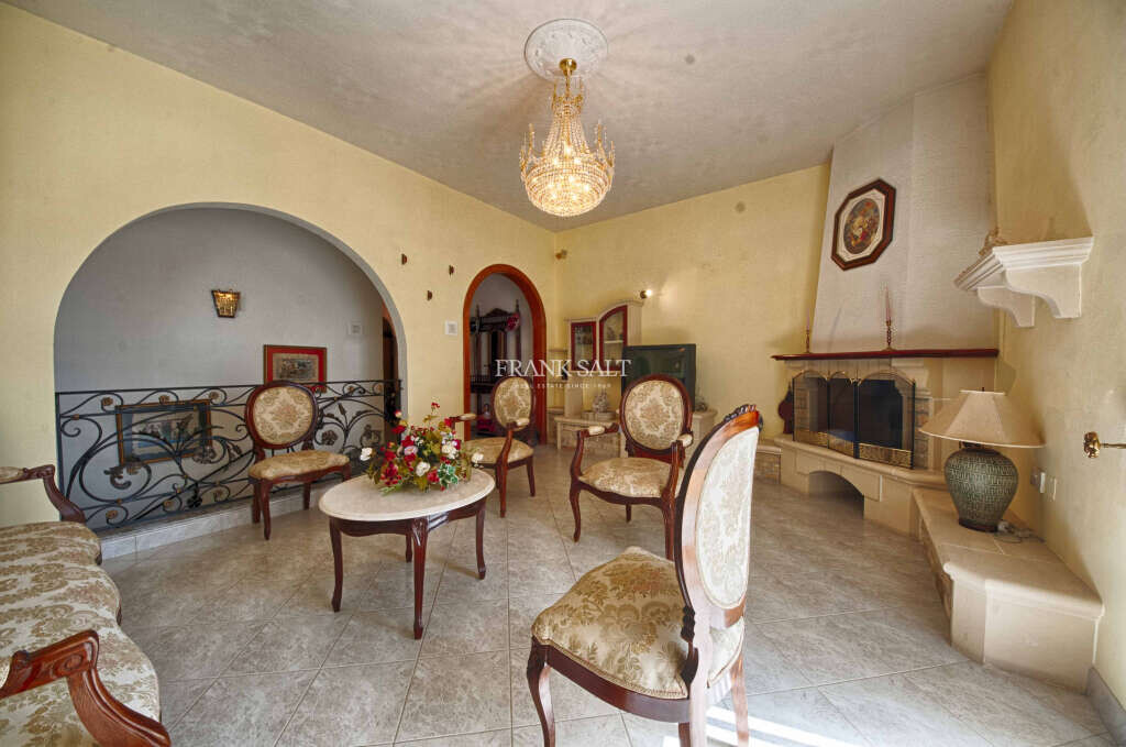 Tarxien, 3 Bedrooms Bedrooms, ,2 BathroomsBathrooms,For Sale,FRSA-420122