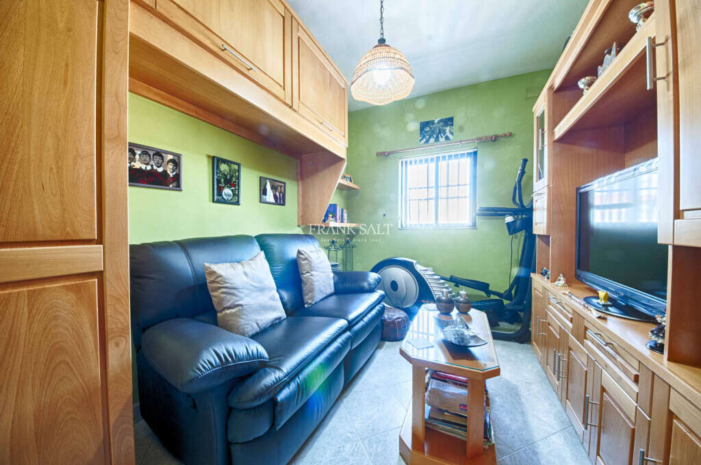 Tarxien, 3 Bedrooms Bedrooms, ,2 BathroomsBathrooms,For Sale,FRSA-420122