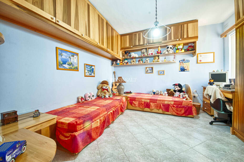 Tarxien, 3 Bedrooms Bedrooms, ,2 BathroomsBathrooms,For Sale,FRSA-420122