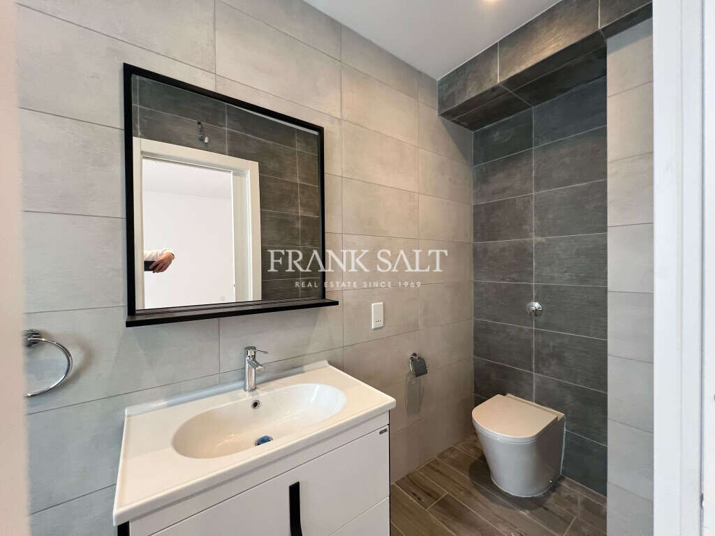 St Julians, 2 Bedrooms Bedrooms, ,1 BathroomBathrooms,For Sale,FRSA-918796