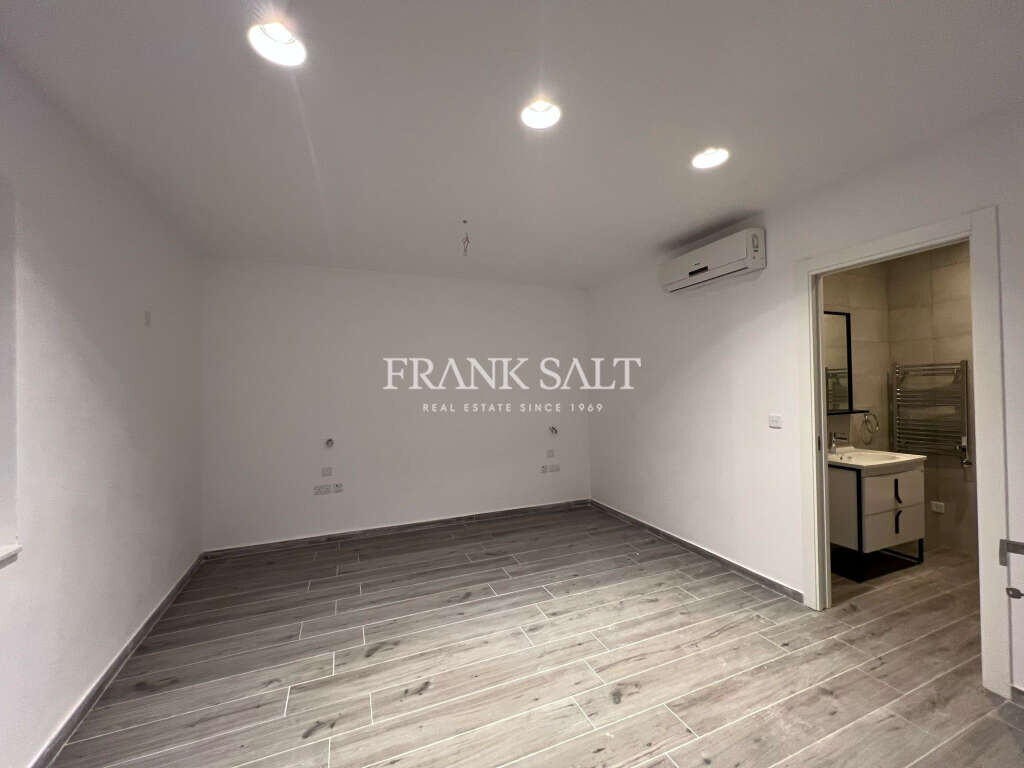 St Julians, 2 Bedrooms Bedrooms, ,1 BathroomBathrooms,For Sale,FRSA-918796