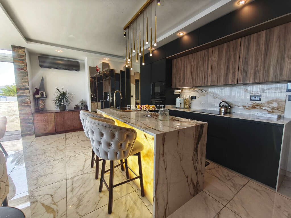 Gzira, 2 Bedrooms Bedrooms, ,1 BathroomBathrooms,For Sale,FRSA-918658