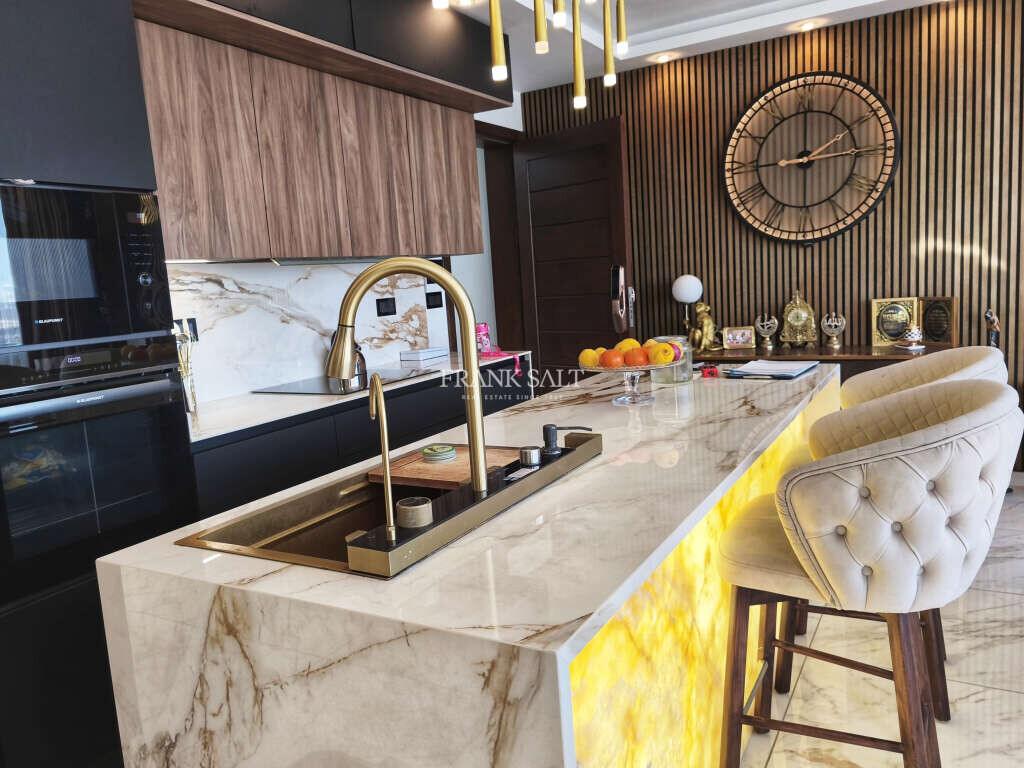 Gzira, 2 Bedrooms Bedrooms, ,1 BathroomBathrooms,For Sale,FRSA-918658