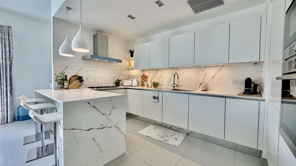 Pender Gardens, 3 Bedrooms Bedrooms, ,1 BathroomBathrooms,For Sale,FRSA-045858 Pender Gardens, 3 Bedrooms Bedrooms, ,1 BathroomBathrooms,For Sale,FRSA-045858