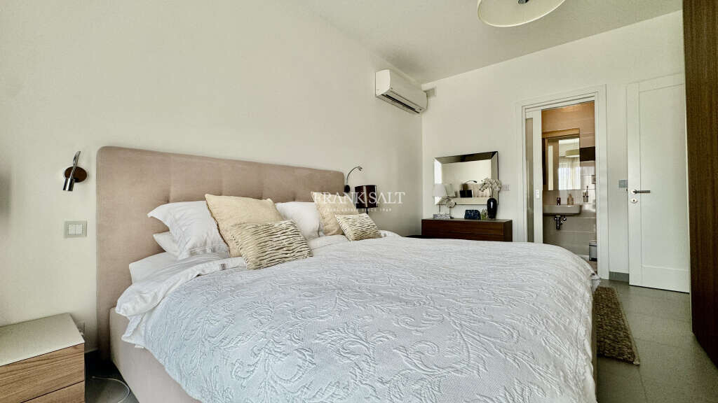 Pender Gardens, 3 Bedrooms Bedrooms, ,1 BathroomBathrooms,For Sale,FRSA-045858