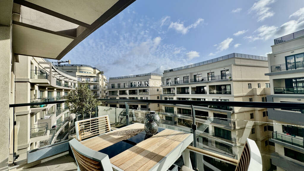 Pender Gardens, 3 Bedrooms Bedrooms, ,1 BathroomBathrooms,For Sale,FRSA-045858