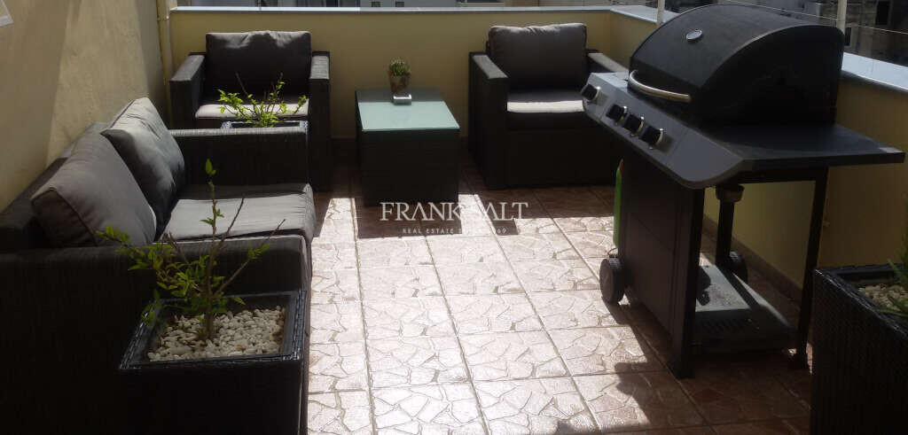 Sliema, 4 Bedrooms Bedrooms, ,2 BathroomsBathrooms,For Sale,FRSA-918374 Sliema, 4 Bedrooms Bedrooms, ,2 BathroomsBathrooms,For Sale,FRSA-918374