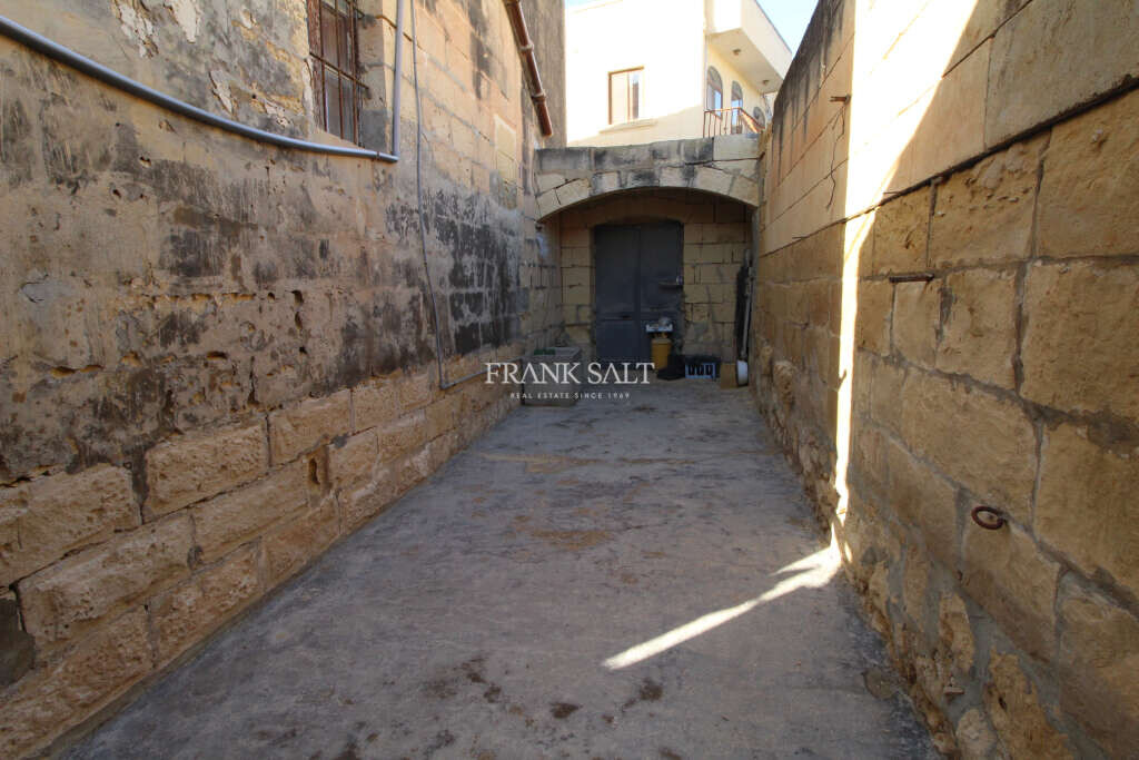San Lawrenz, Gozo, 5 Bedrooms Bedrooms, ,1 BathroomBathrooms,For Sale,FRSA-918358