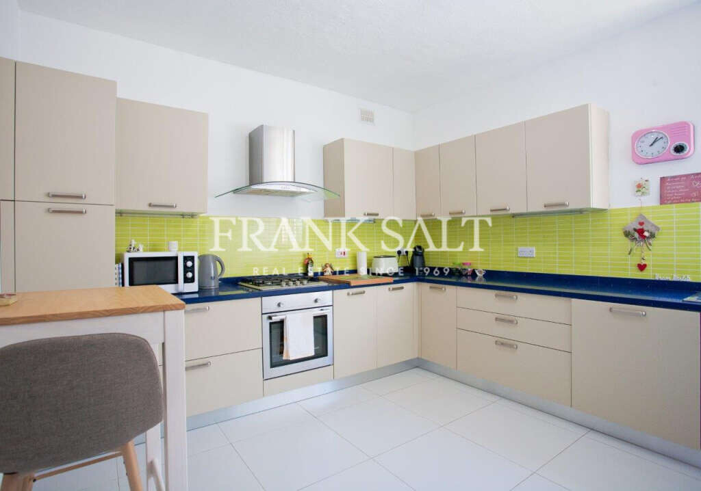 Qawra, 2 Bedrooms Bedrooms, ,For Sale,FRSA-710913