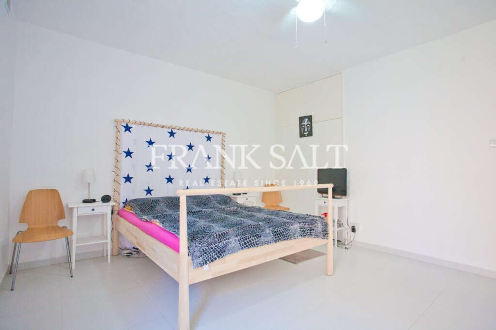 Qawra, 2 Bedrooms Bedrooms, ,For Sale,FRSA-710913