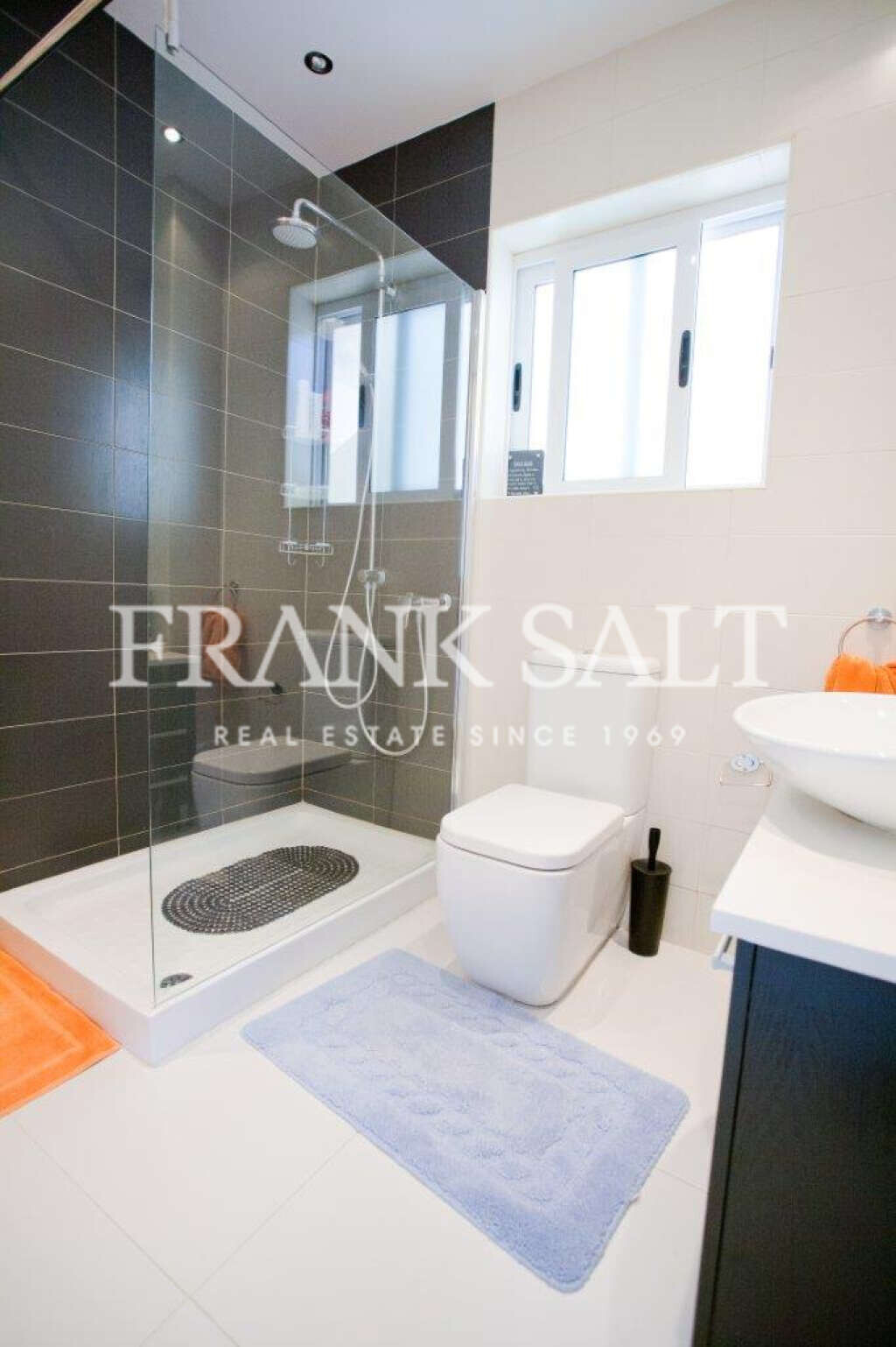 Qawra, 2 Bedrooms Bedrooms, ,For Sale,FRSA-710913