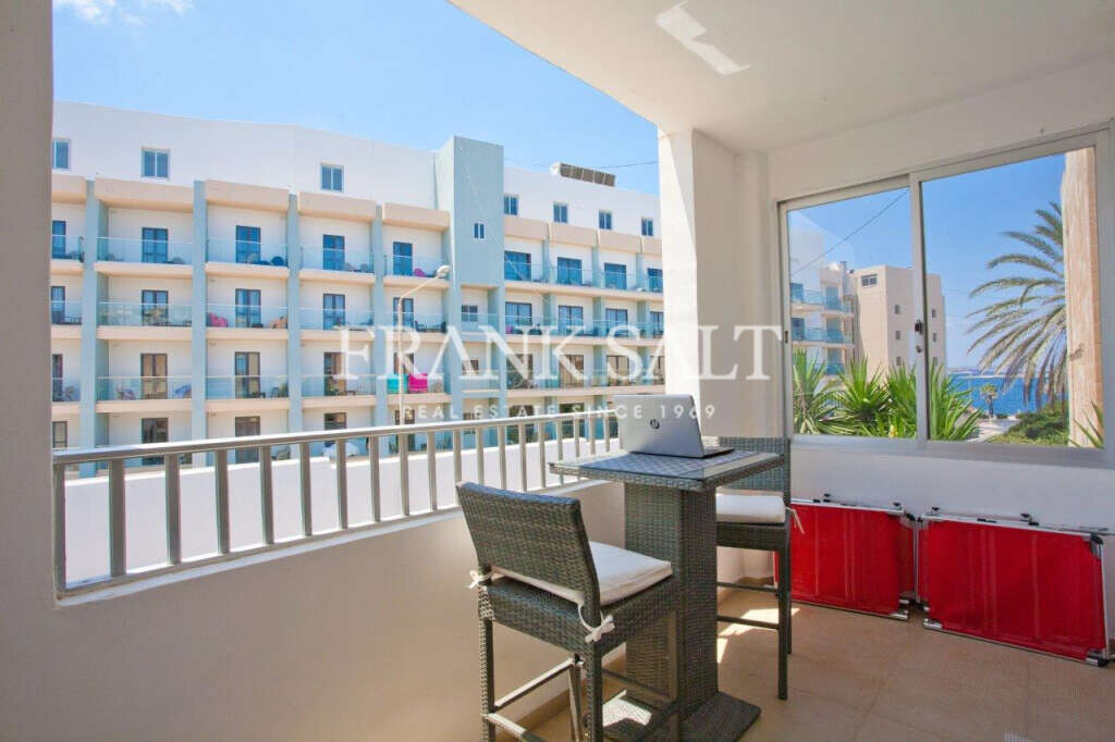 Qawra, 2 Bedrooms Bedrooms, ,For Sale,FRSA-710913