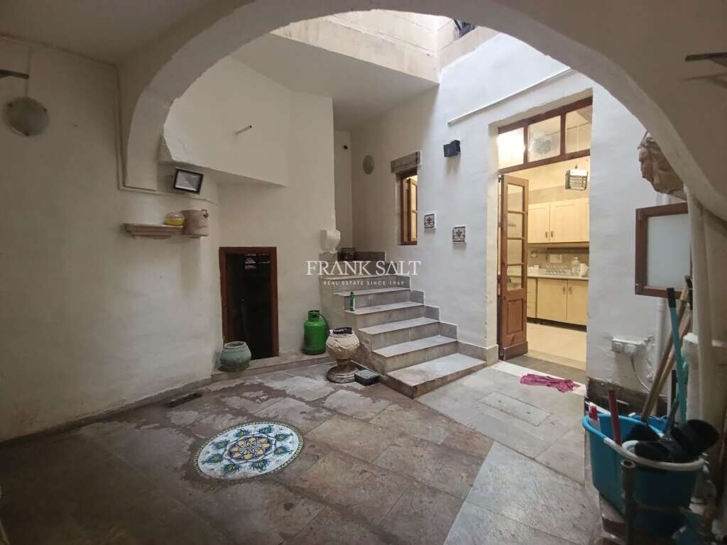 Qormi, 4 Bedrooms Bedrooms, ,3 BathroomsBathrooms,For Sale,FRSA-428189