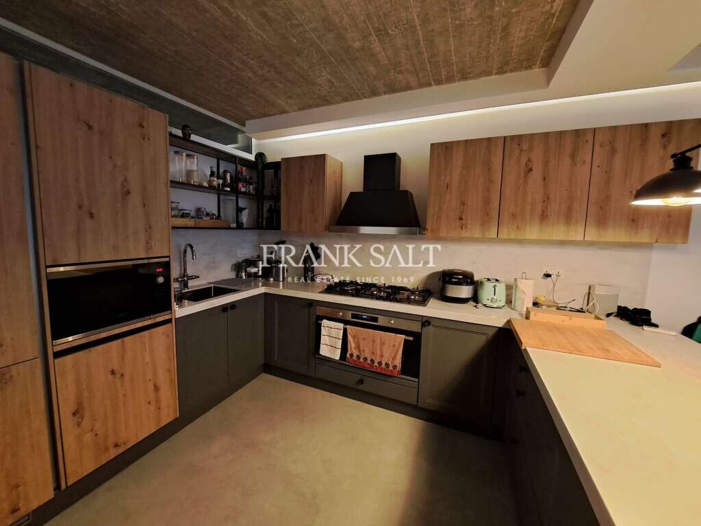 Ta' Xbiex, 2 Bedrooms Bedrooms, ,2 BathroomsBathrooms,For Sale,FRSA-917493