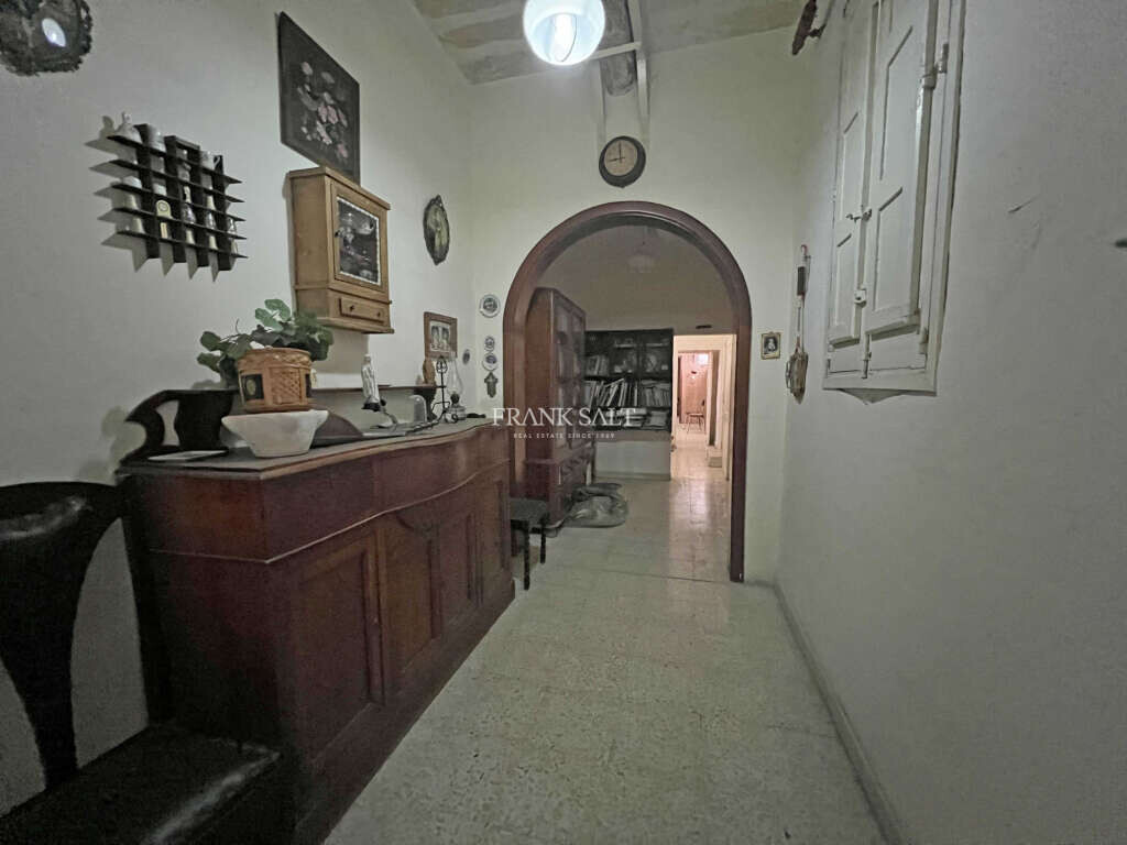 Santa Venera, 2 Bedrooms Bedrooms, ,1 BathroomBathrooms,For Sale,FRSA-426090