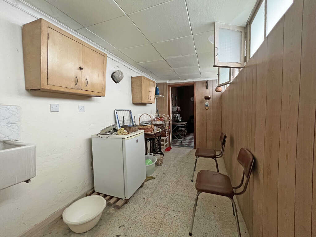 Santa Venera, 2 Bedrooms Bedrooms, ,1 BathroomBathrooms,For Sale,FRSA-426090