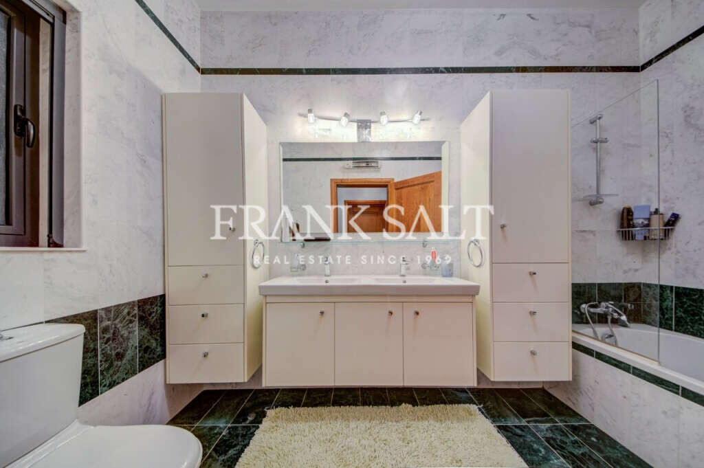 St Pauls Bay, 3 Bedrooms Bedrooms, ,1 BathroomBathrooms,For Sale,FRSA-621306