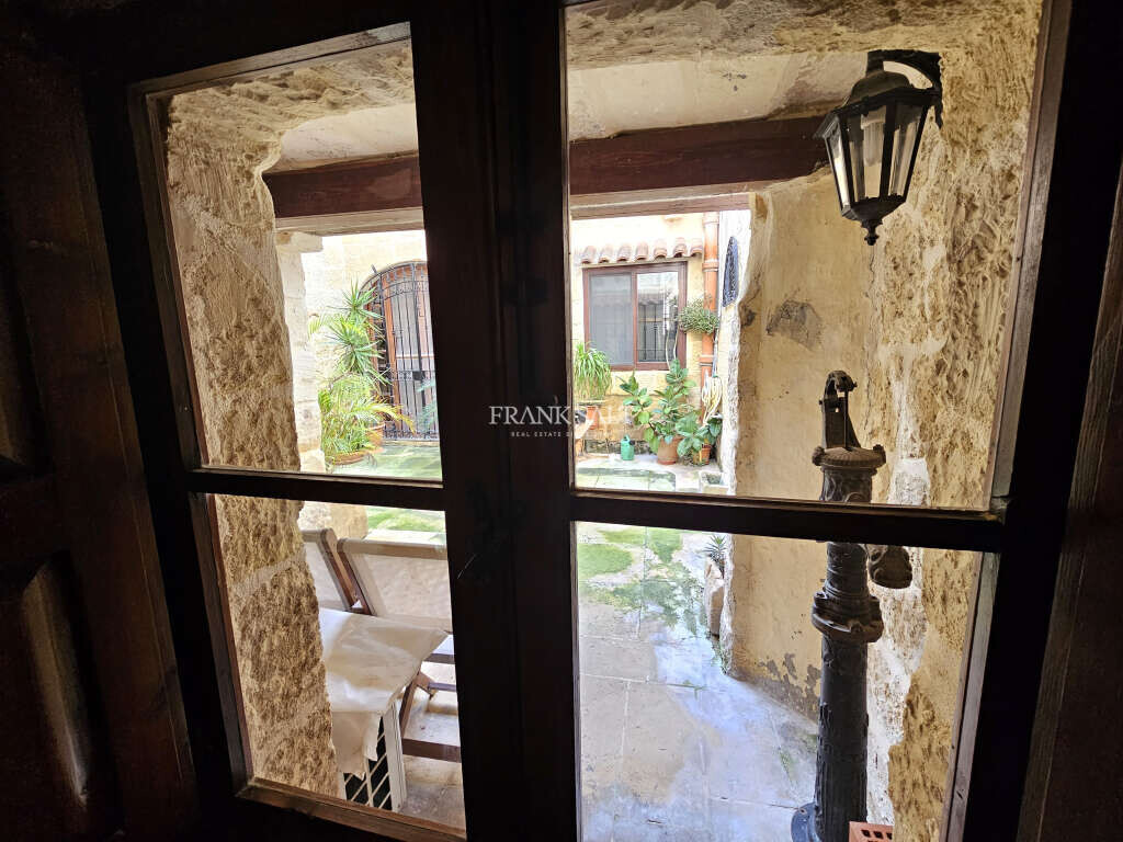 Mosta, 3 Bedrooms Bedrooms, ,3 BathroomsBathrooms,For Sale,FRSA-428324