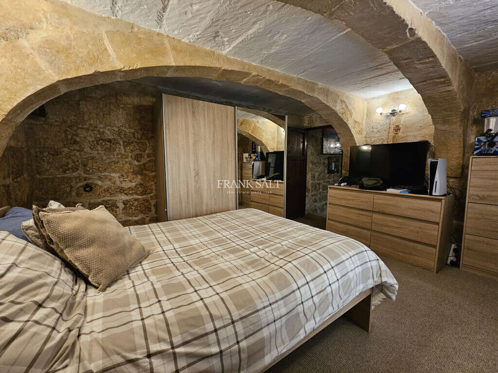 Mosta, 3 Bedrooms Bedrooms, ,3 BathroomsBathrooms,For Sale,FRSA-428324