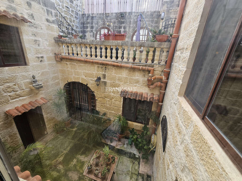 Mosta, 3 Bedrooms Bedrooms, ,3 BathroomsBathrooms,For Sale,FRSA-428324