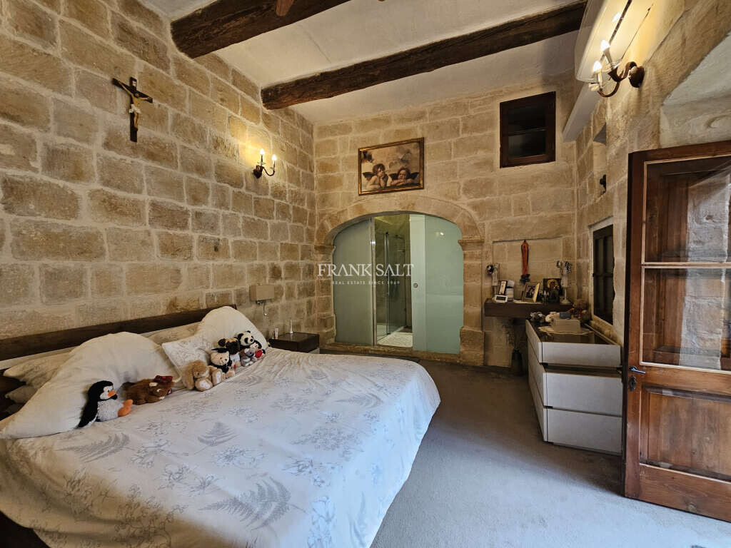 Mosta, 3 Bedrooms Bedrooms, ,3 BathroomsBathrooms,For Sale,FRSA-428324