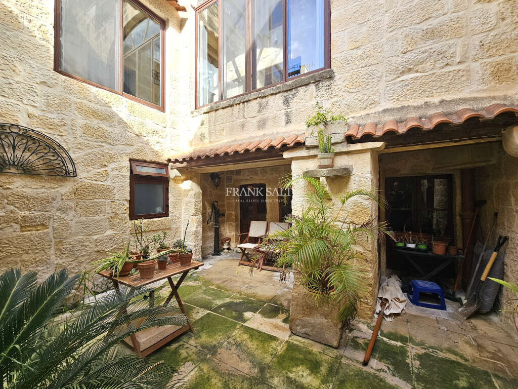 Mosta, 3 Bedrooms Bedrooms, ,3 BathroomsBathrooms,For Sale,FRSA-428324