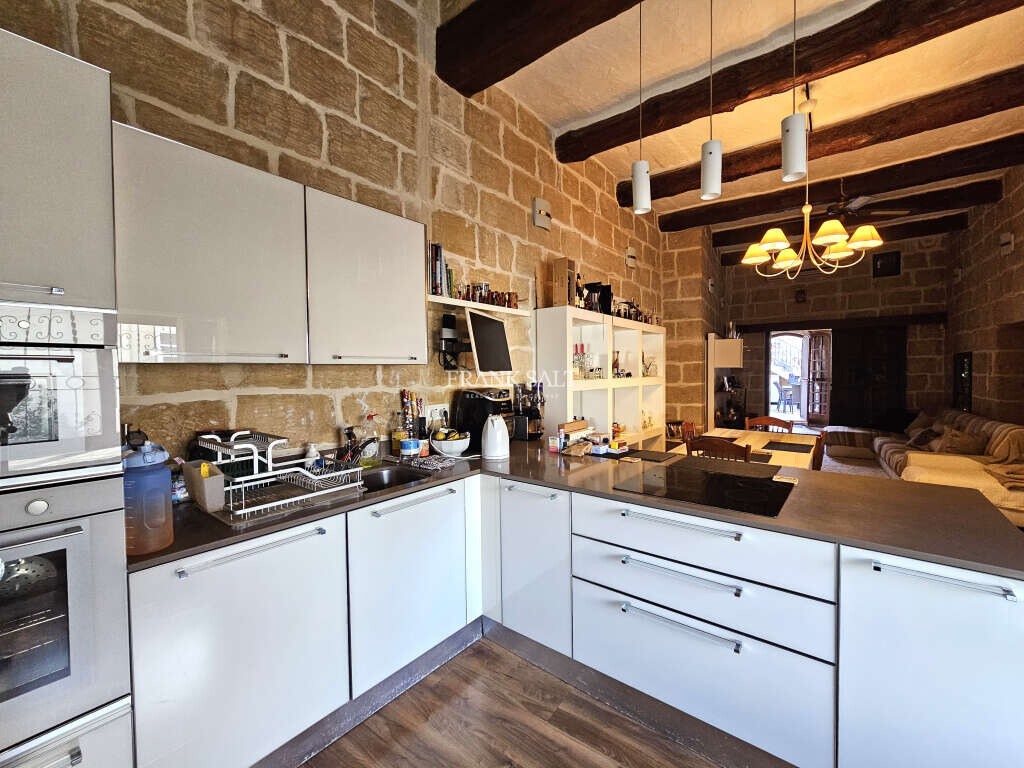 Mosta, 3 Bedrooms Bedrooms, ,3 BathroomsBathrooms,For Sale,FRSA-428324