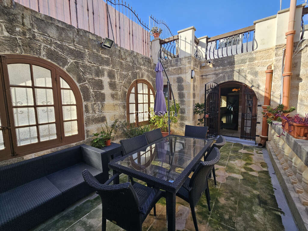 Mosta, 3 Bedrooms Bedrooms, ,3 BathroomsBathrooms,For Sale,FRSA-428324